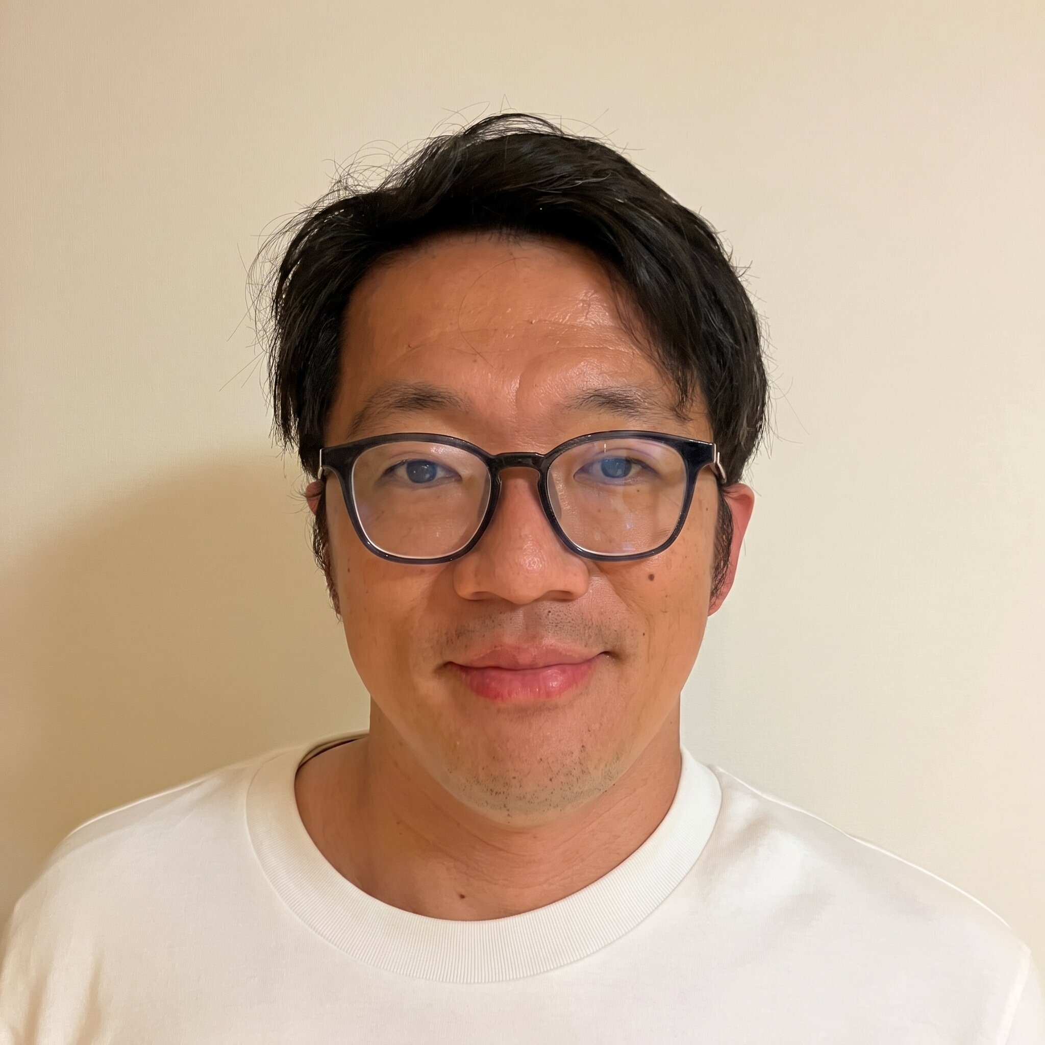 営業経験を土台にCIAへ挑戦し、ガバナンスやリスクマネジメントの知識を体系的に習得。実務に活かせる専門性を高めた。